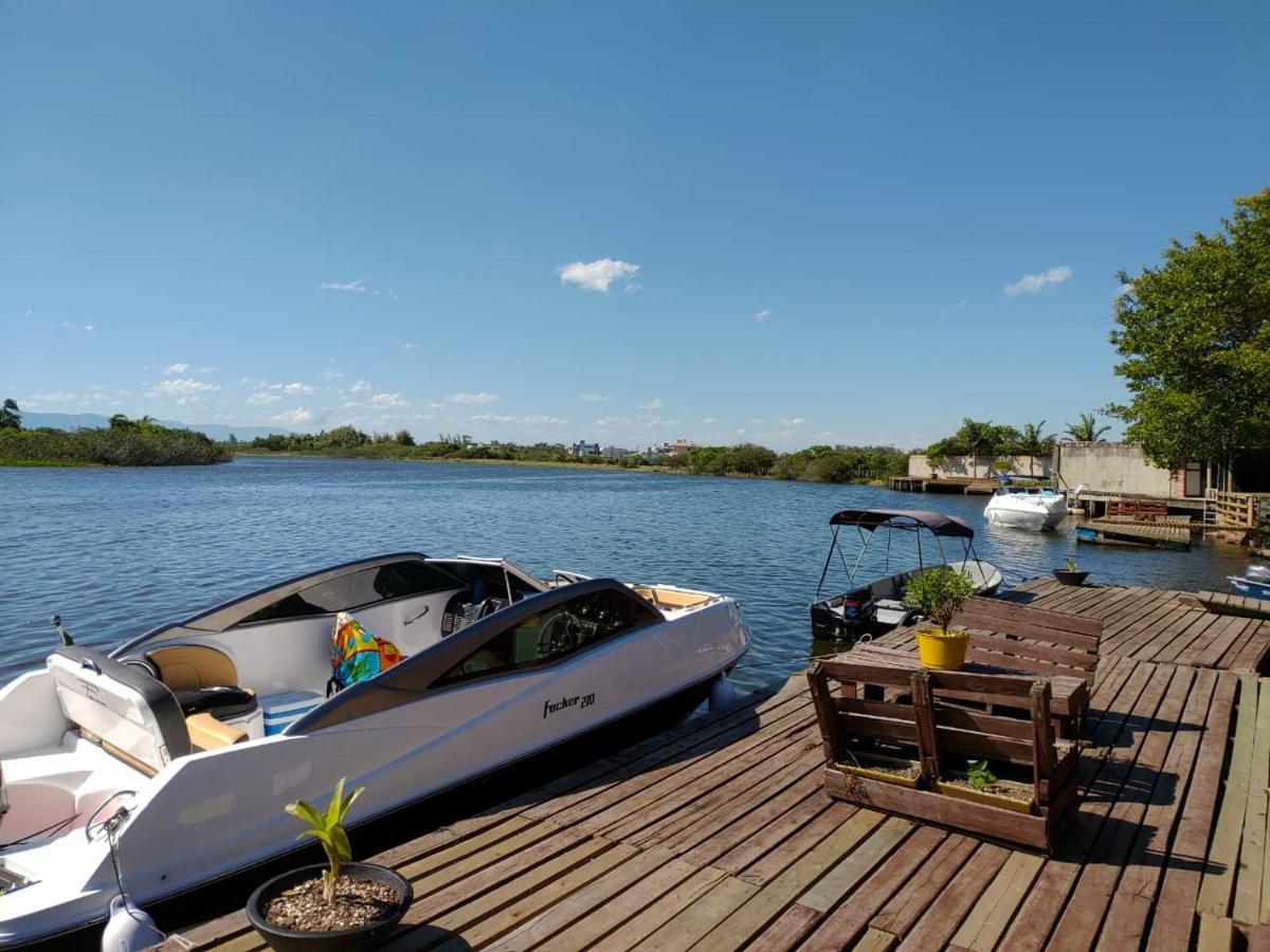 KITNET S2 em TORRES-RS - ÓTIMO CUSTO BENEFICIO na mais bela praia Gaúcha - Cozinha - Banheiro - Ar condicionado - TV - Wi-Fi - Estacionamento - Acomoda até 5 pessoas - Anfitriã Superhost no BnB Exterior foto
